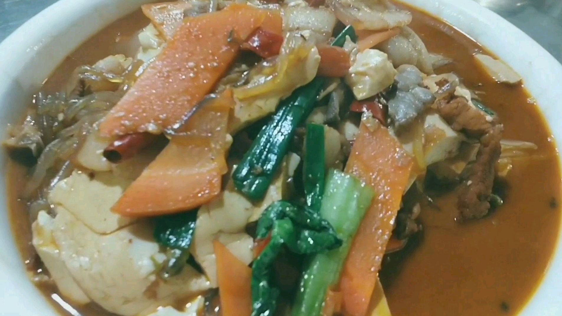 老板要求有汤有肉家常菜,厨师给做老陕大烩菜,有汤有肉满足要求