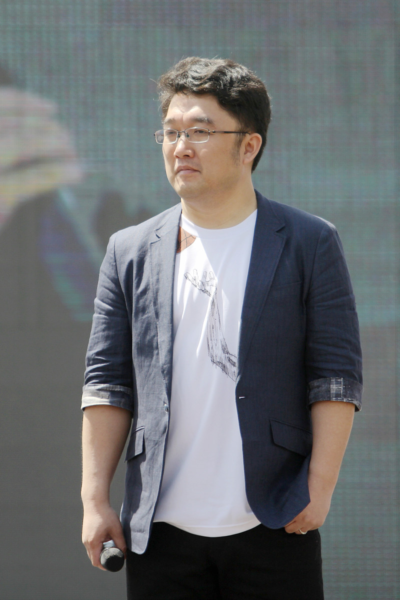 2018年4月7日,武汉,欢乐谷举办《恋与制作人》线下首场全明星见面会.*