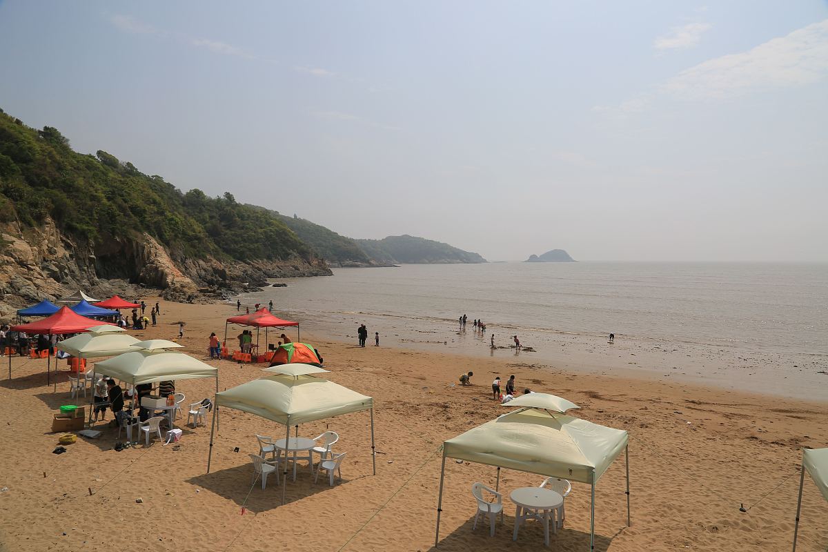 2014年4月12日上午,时候还是春季,而浙江省温岭市城南镇吉捕岙沙滩上,