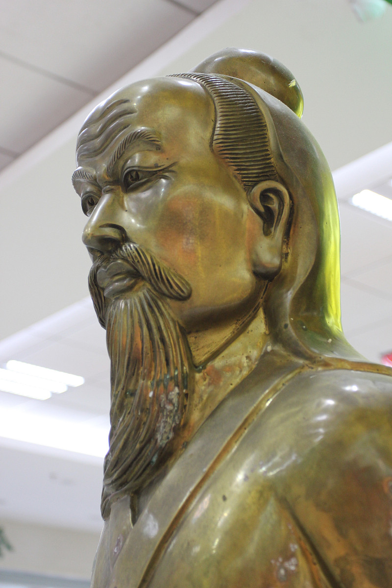 ***_***2015年9月23日,武汉一药店,华佗塑像.