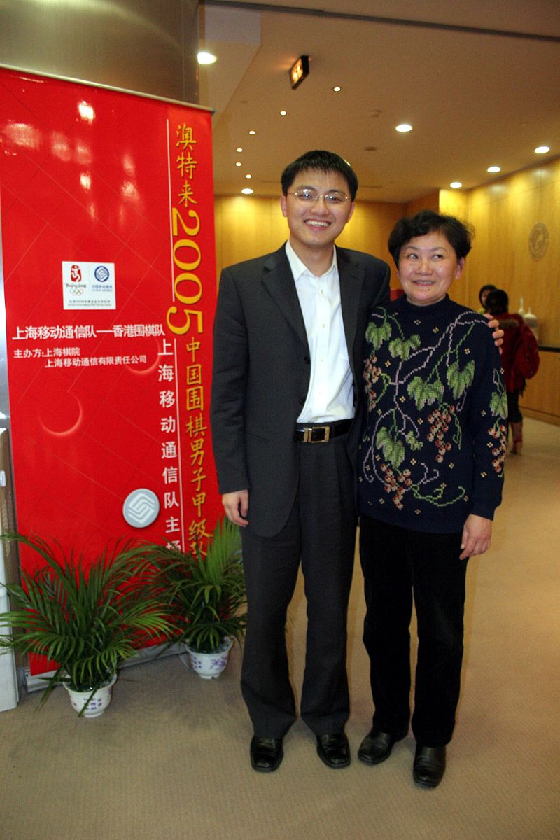 2005年12月31日,全国围棋甲级联赛,上海队主场对阵香港队.胡耀宇和妈