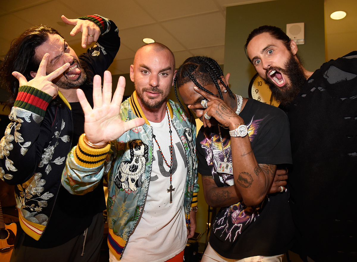 可以有TUPAC的风格写一段英文rap吗