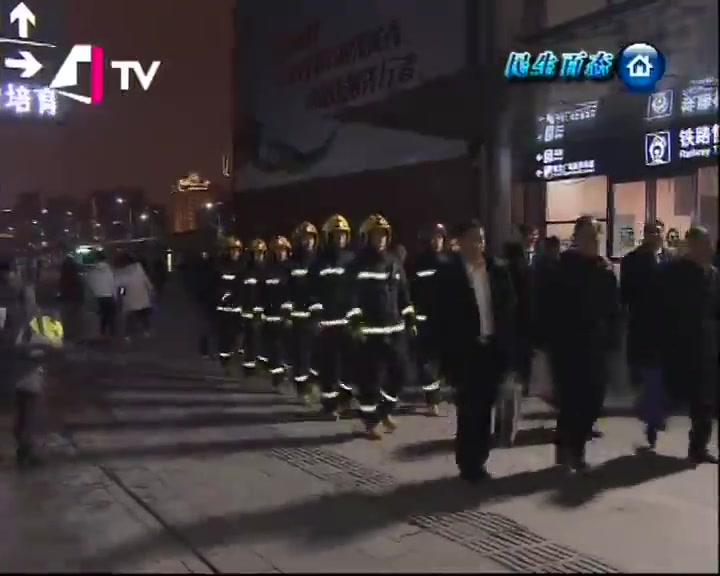 春运返程元宵夜 消防驻守保平安