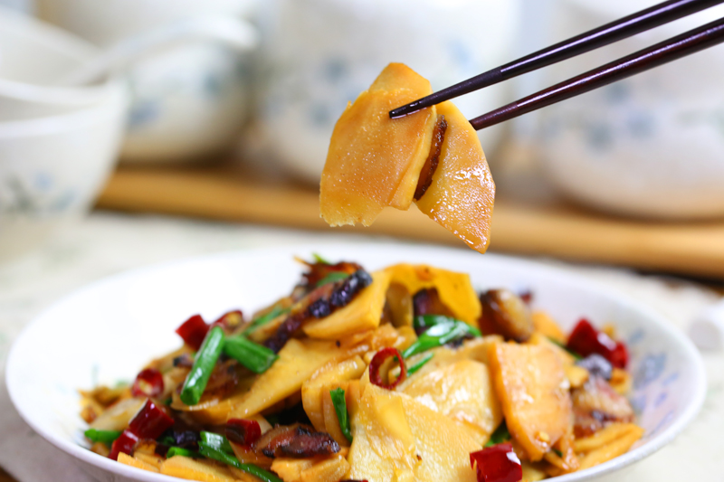 家人都爱吃的下饭菜,冬笋炒腊肉的香味