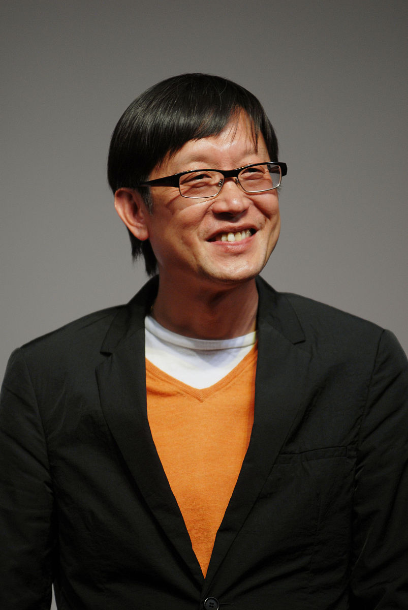 阳光男孩和小雨的爱情故事：从大学到白头偕老