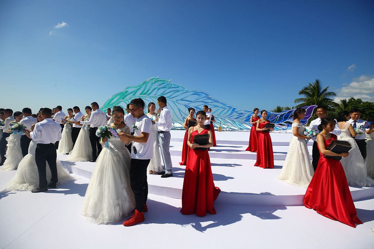 帮我写一个婚礼策划脚本