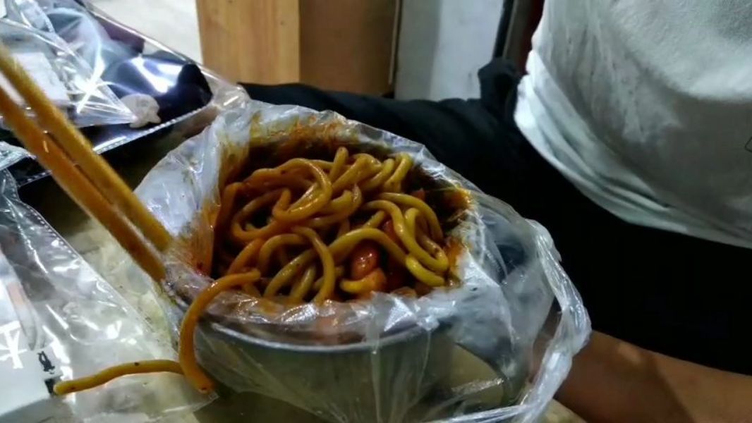 山西临汾正宗牛肉丸子面,又辣又香八块一碗实惠