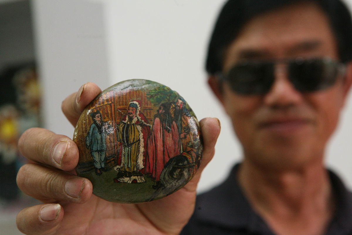 3、三顾茅庐的典故出自东汉末年的襄阳这位曾在茅庐中居住的历史人物其突出贡献是10 分A．建立西汉B．巩固蜀汉政权C．建立西晋D．建立东汉4、以下哪一个不是三国时期的政权10 分A．蜀汉政权B．曹魏政权C．东吴政权D．汉中政权