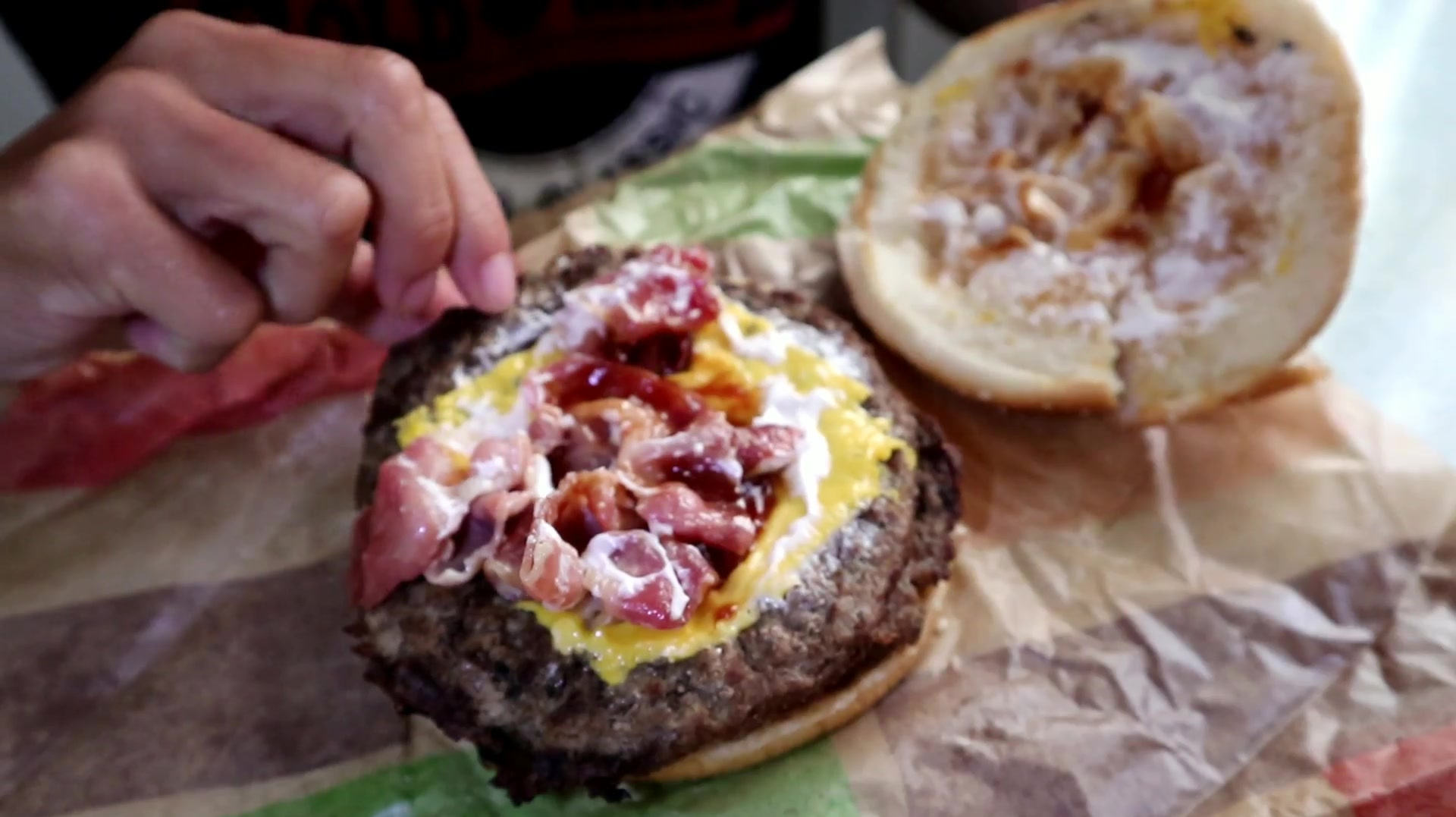 试吃汉堡王双层芝士培根牛肉汉堡