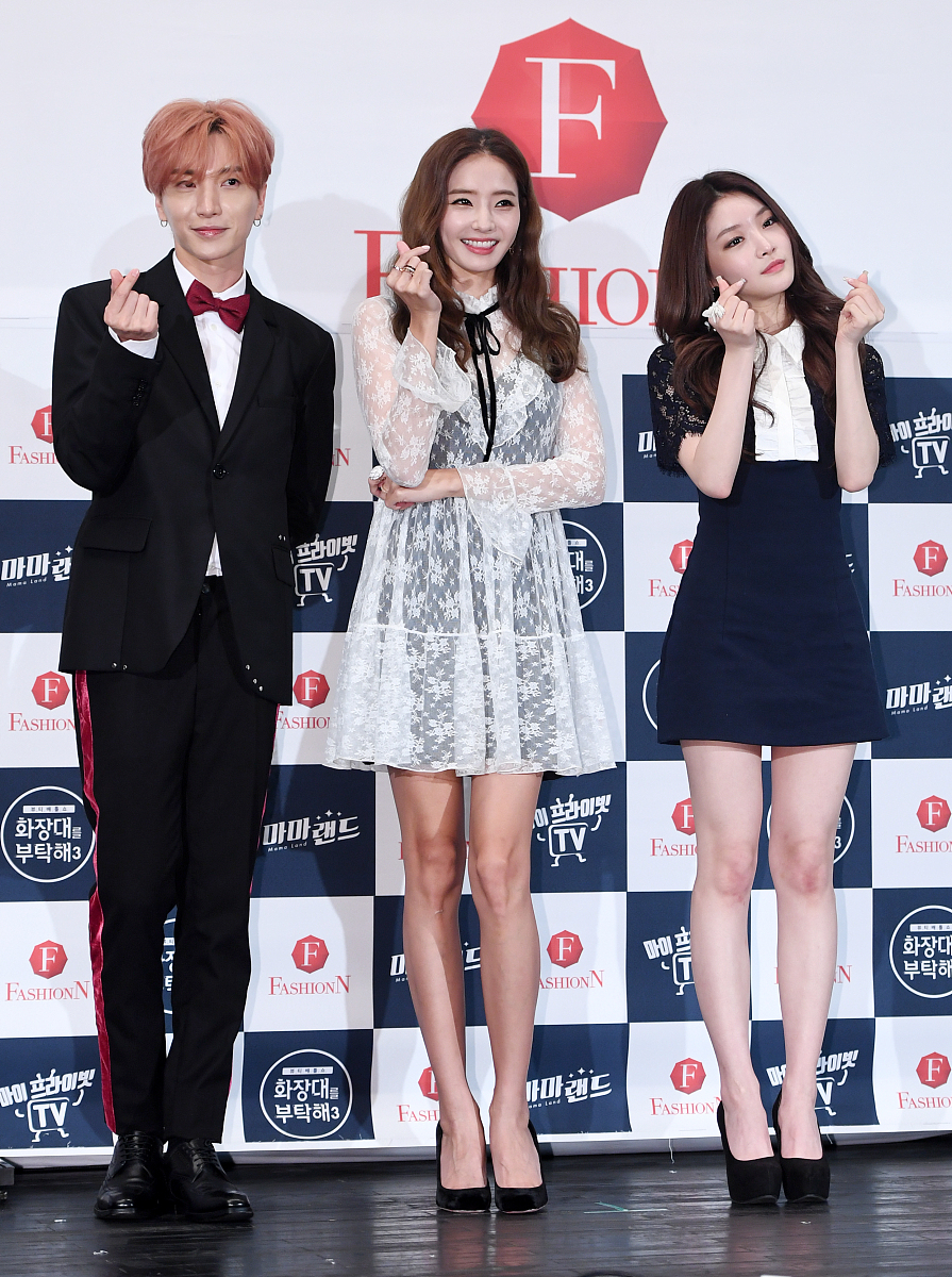 韩国首尔,明星在首尔光华门参加了女性电视频道fashio<strong>nn</strong>的改版新闻
