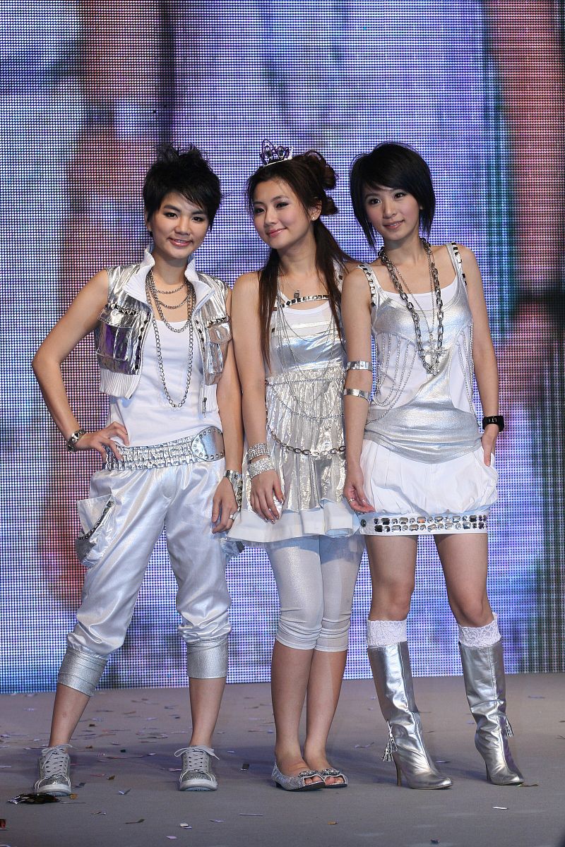 2007年 10月 14日 , 北京 , she 代言 某 化妆品 .+++_+++she
