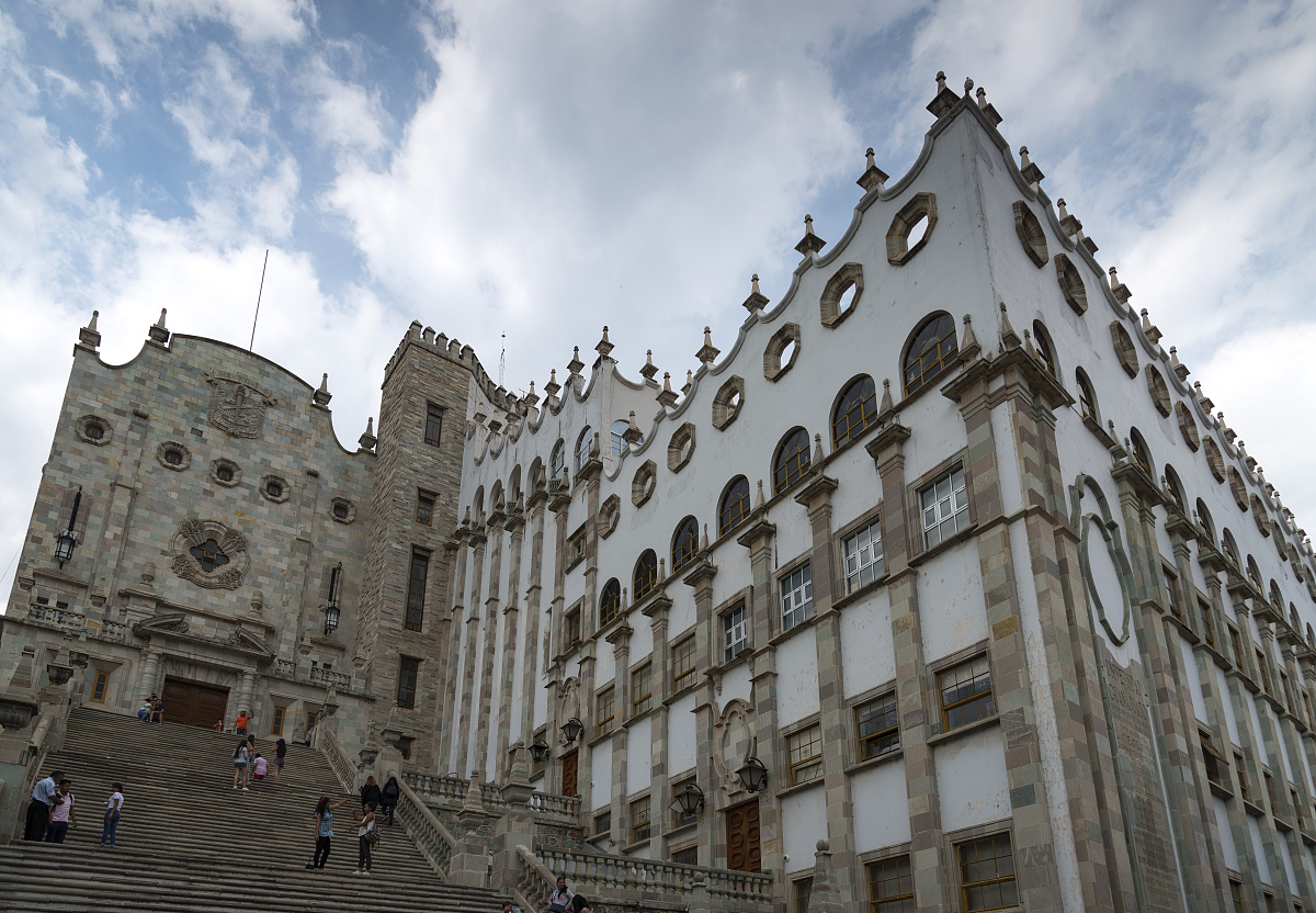 河北中专学校热门专业推荐：机电、经济管理、艺术类