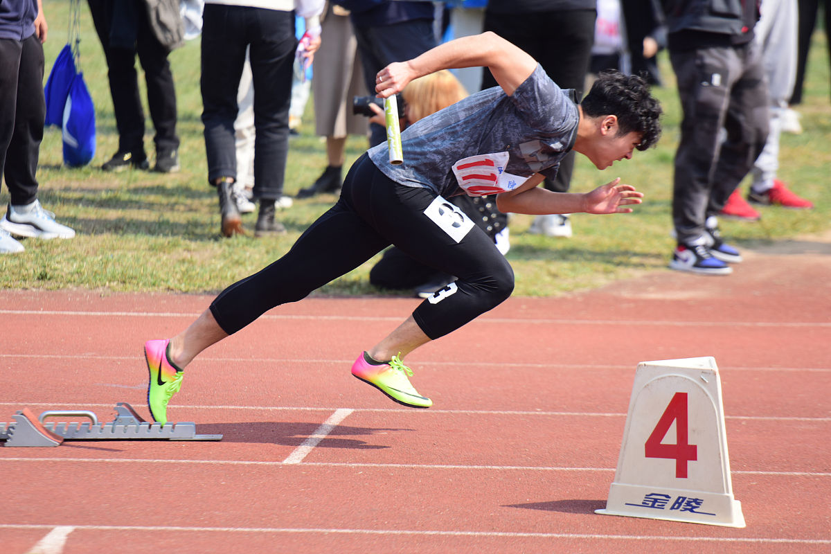 请针对大学学院学生会完成一篇八千字左右的辅导员工作报告