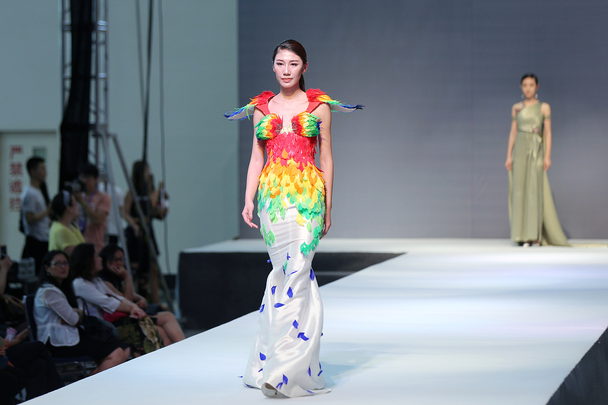 山东丝绸工业学校服装表演获得哪些荣誉