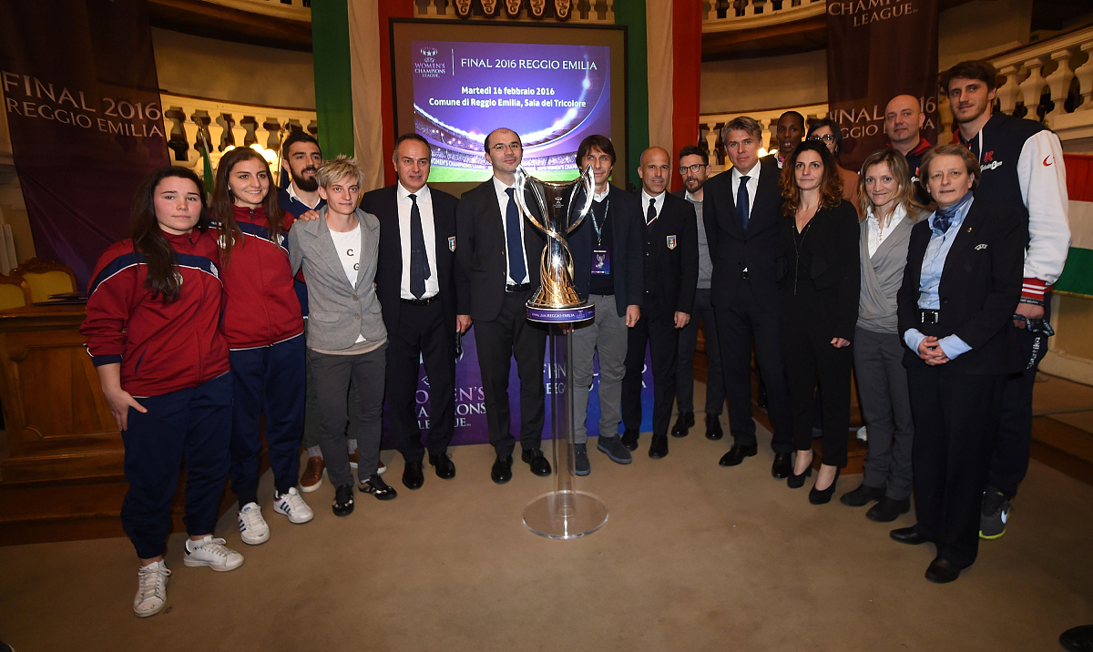 请用法语帮我写一封信内容为：表示我是一名来自中国的无线电爱好者在法国勒芒读大学想要加入当地的业余无线电协会我的无线电呼号为：BG6UFY 询问在法国操作无线电需要的条件以及是否需要取得法国的无线电呼号