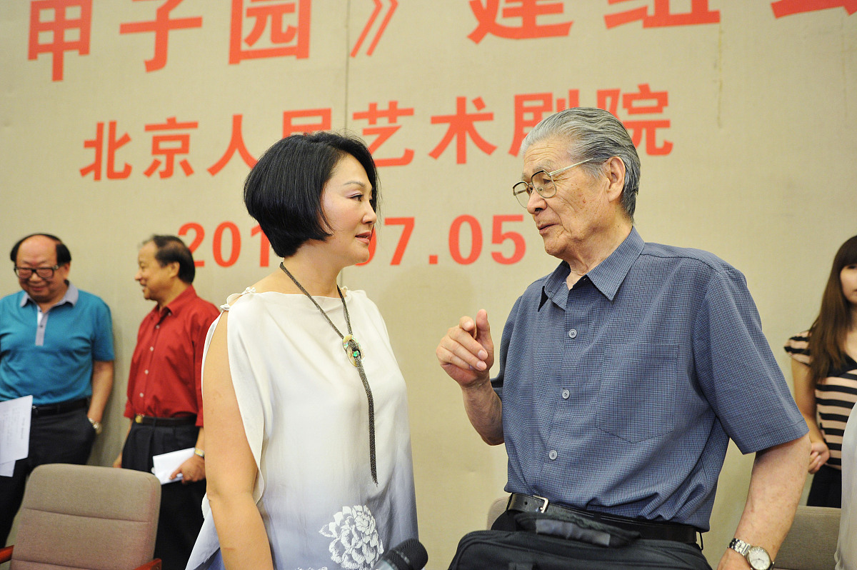 爷爷和孙子的农村生活:一个温馨感人的儿童剧本 爷爷和孙子的农村生活:一个温馨感人的儿童剧本