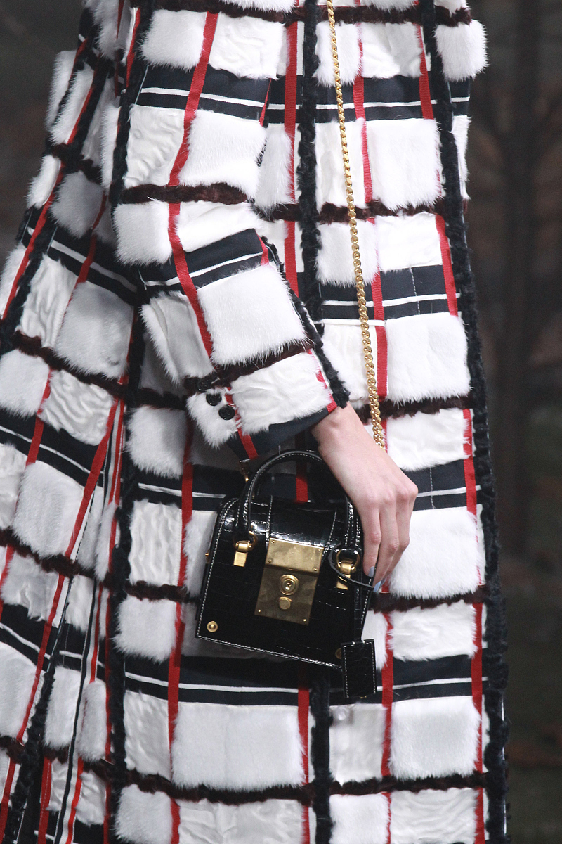 LOEWE 赶超 PRADA 成第二季度最热门品牌：Anagram 背心、Basket Bags 带动品牌热度飙升