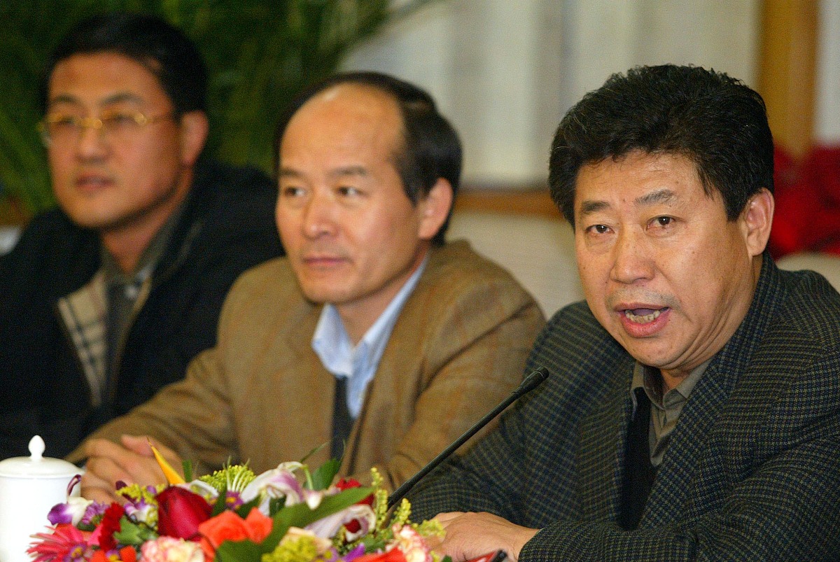 2004年10月26日,中国足协执委就中超联赛相关问题举行记者会.+++_+++