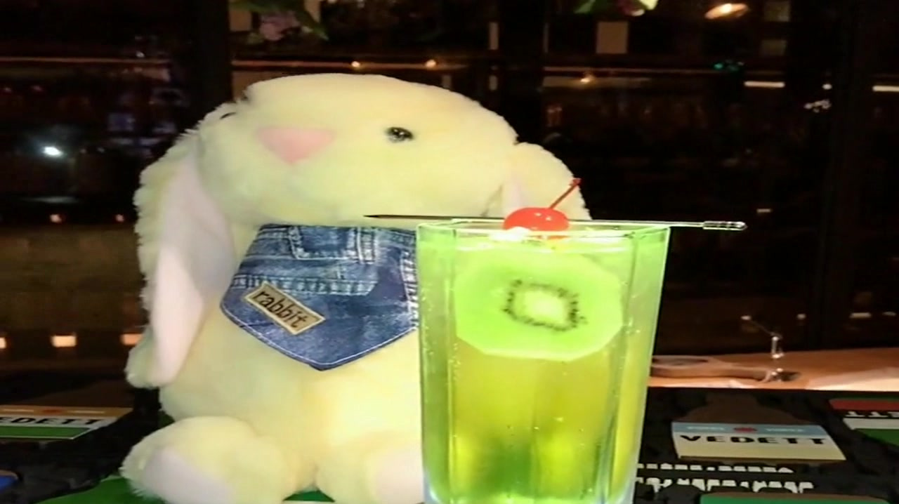 鸡尾酒《猕猴桃菲兹》,很喜欢一个人,保持朋友的距离可以一辈子