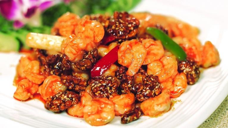 东南亚风味的菜核桃虾球,简单易做,益智健身营养好!