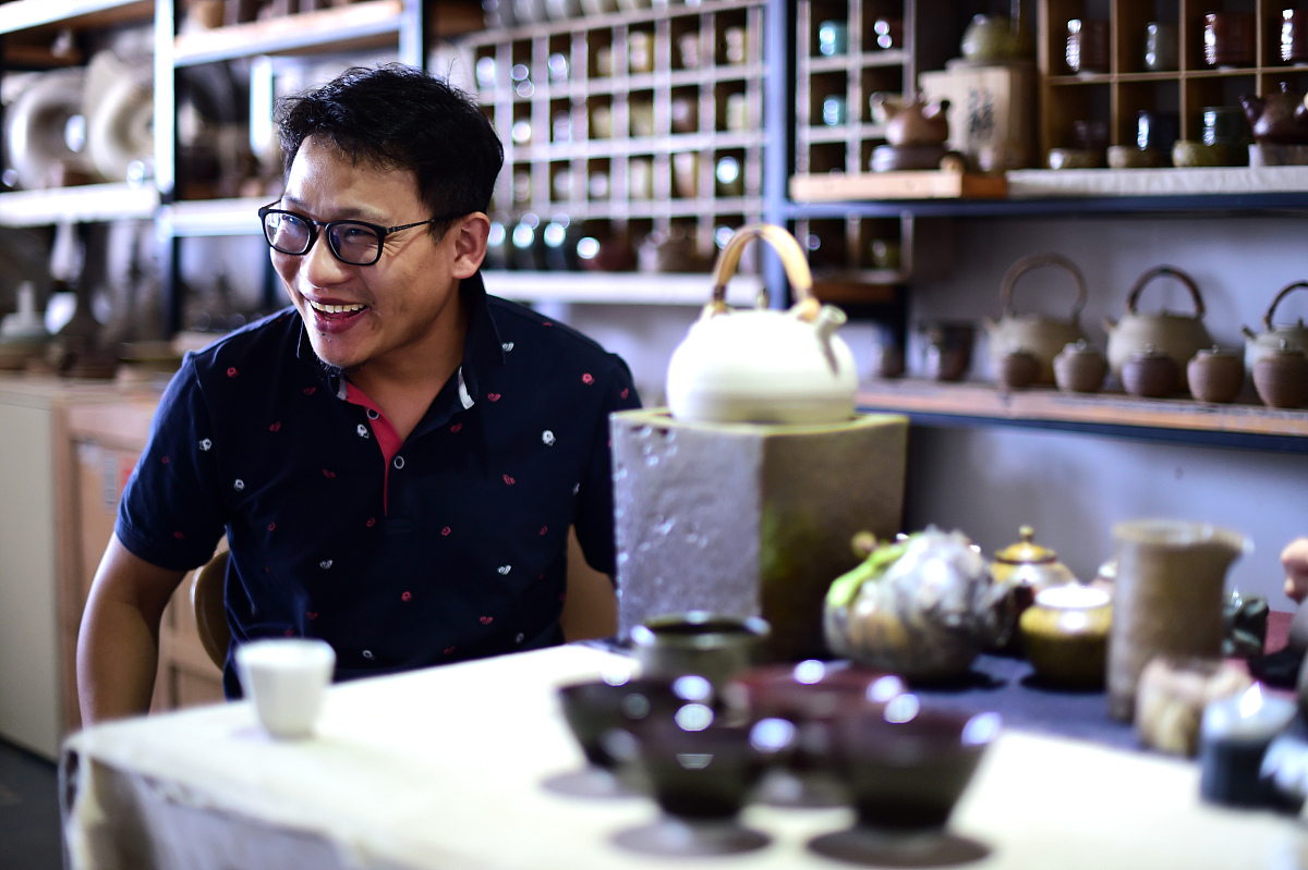 想在深圳找视频剪辑工作有推荐吗？最好推荐几个朝九晚六双休的大企业