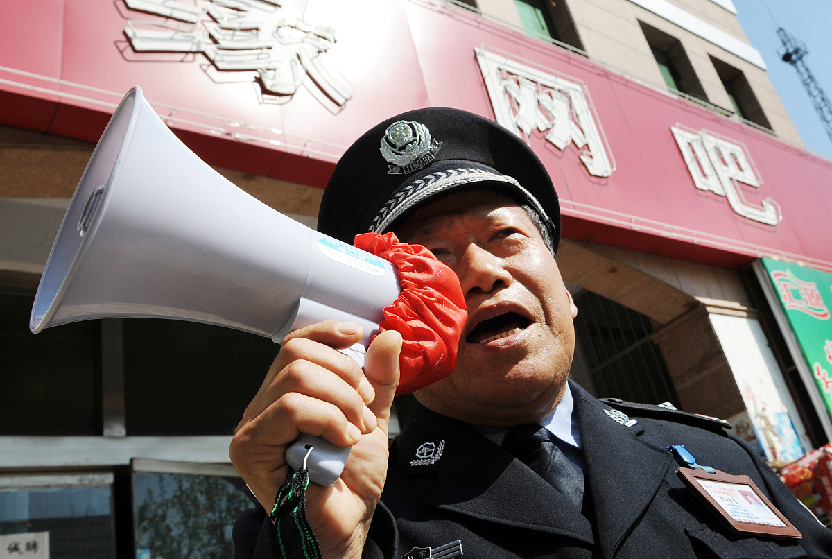 ***_***陈金良小喇叭不离手,走到哪里就宣传到哪里,演讲起来很有激情.