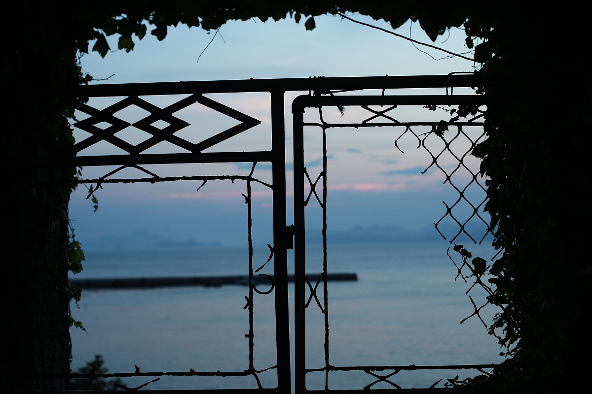 朱家尖筲箕湾潮汐表朱家尖筲箕湾潮汐表：涨潮时间： 0456 - 102340米；1648 - 230347米；退潮时间： 1023 - 164806米；2303 - 2359帮我用200字详细描述