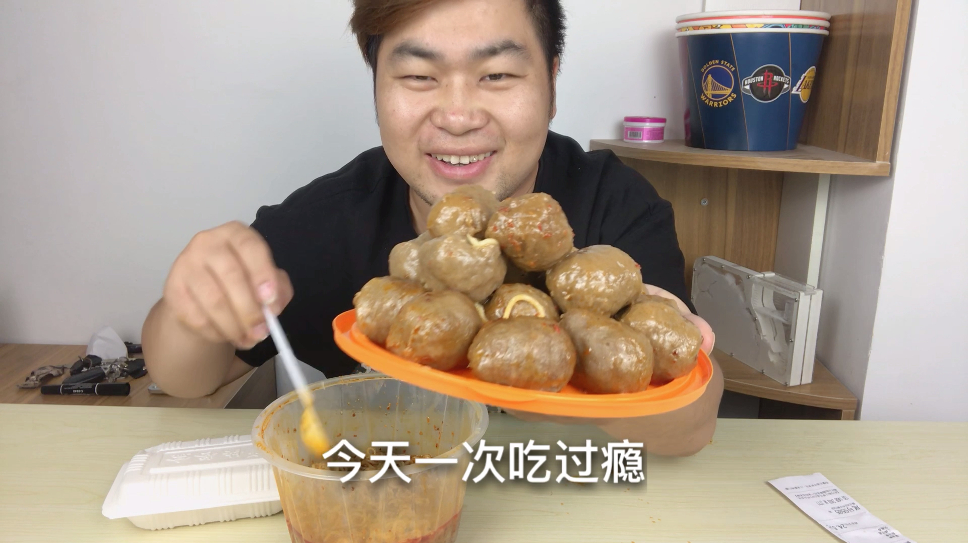 在杨国福麻辣烫点十份撒尿牛肉丸,看看到底有多少个?能吃饱吗?
