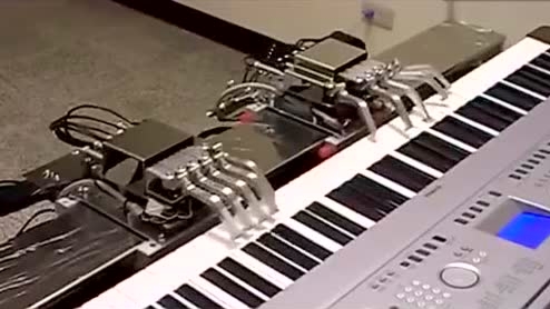 机械手臂演奏钢琴曲