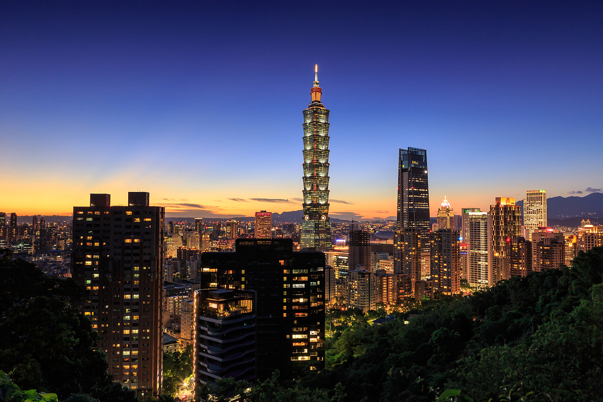 2018年9月18日,台湾,台北夜景.***_***位于台北市区的象山是俯瞰城市