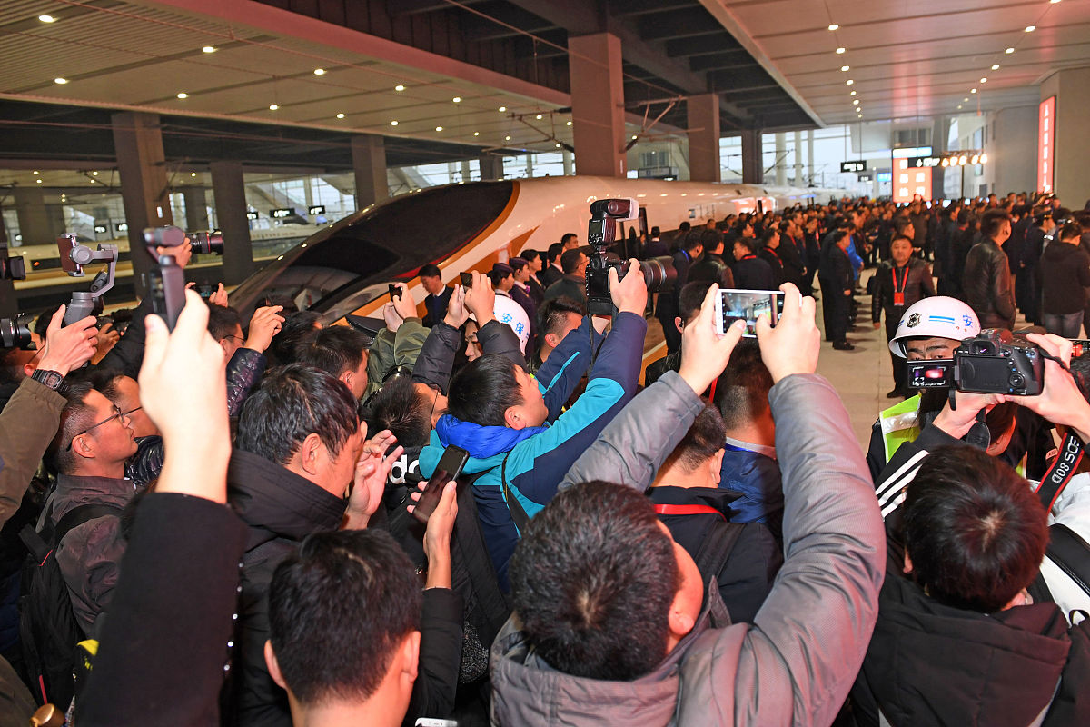 淮南媒体曝光求助热线号码、阜阳媒体曝光热线号码。要求：写一篇3000到8000字左右的文章。