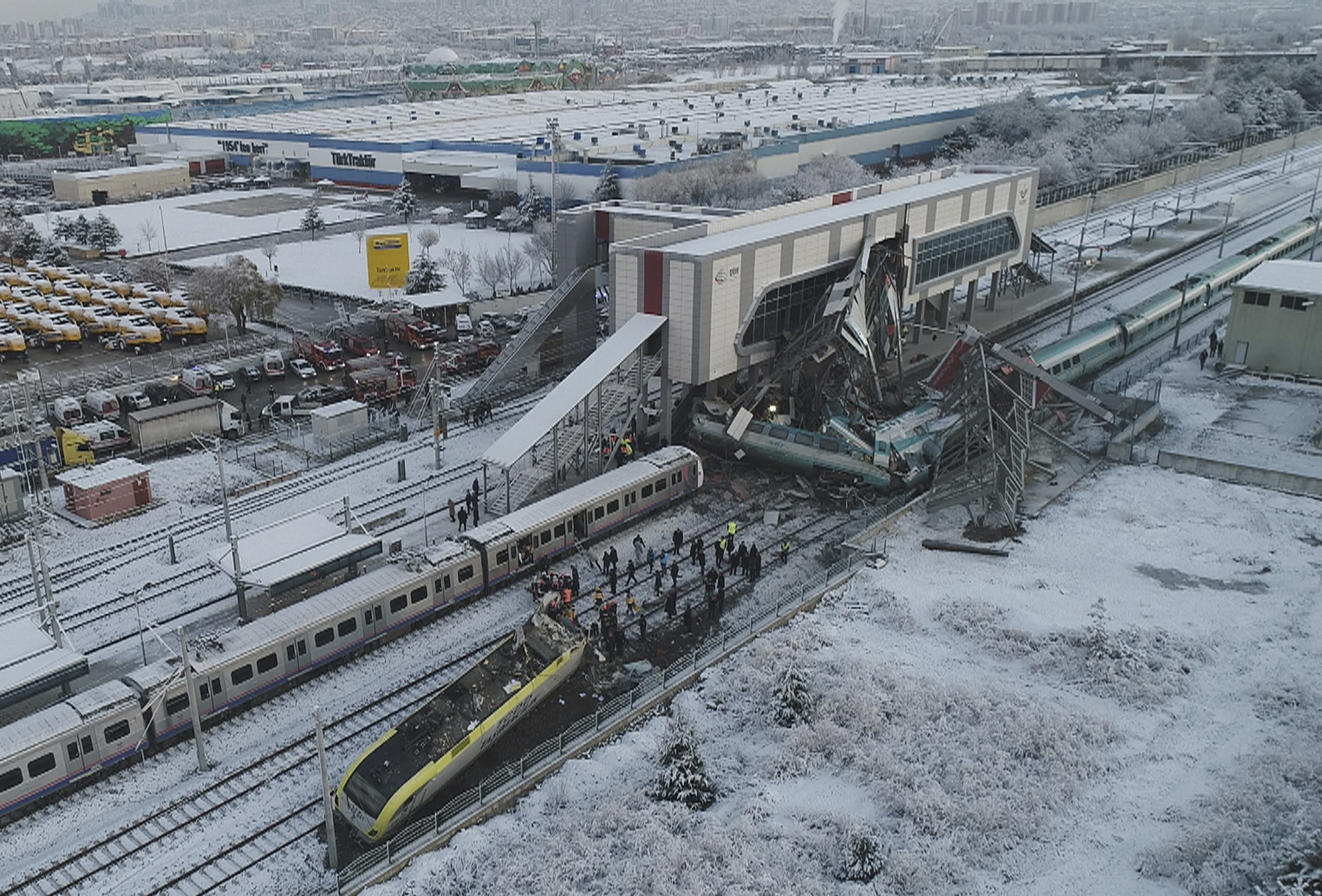 土耳其高铁撞车事故致9死47伤