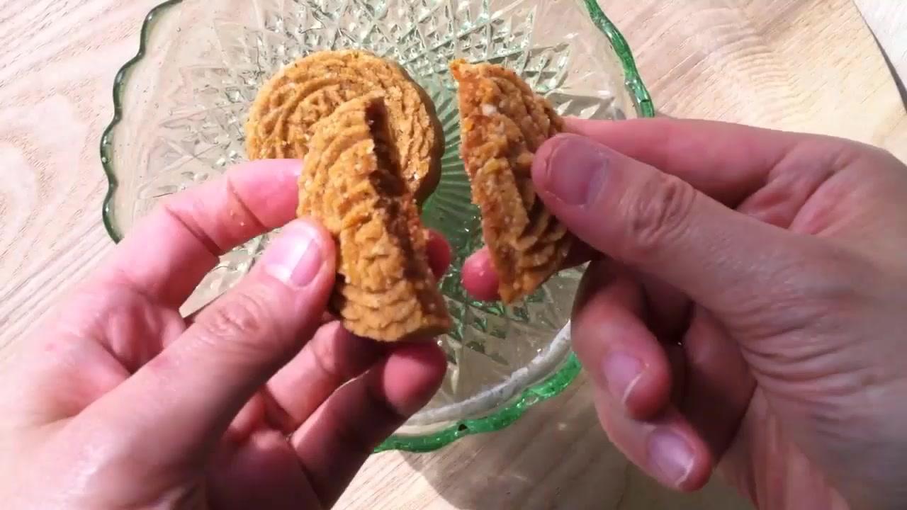 夏日美食:自制杏仁饼,外酥里脆,杏香浓郁,孩子都馋得流口水了