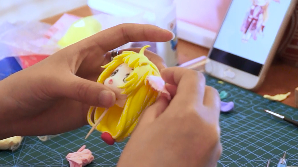 这位刚毕业的学姐,自己在家做的粘土人偶,二次元风格很浓厚