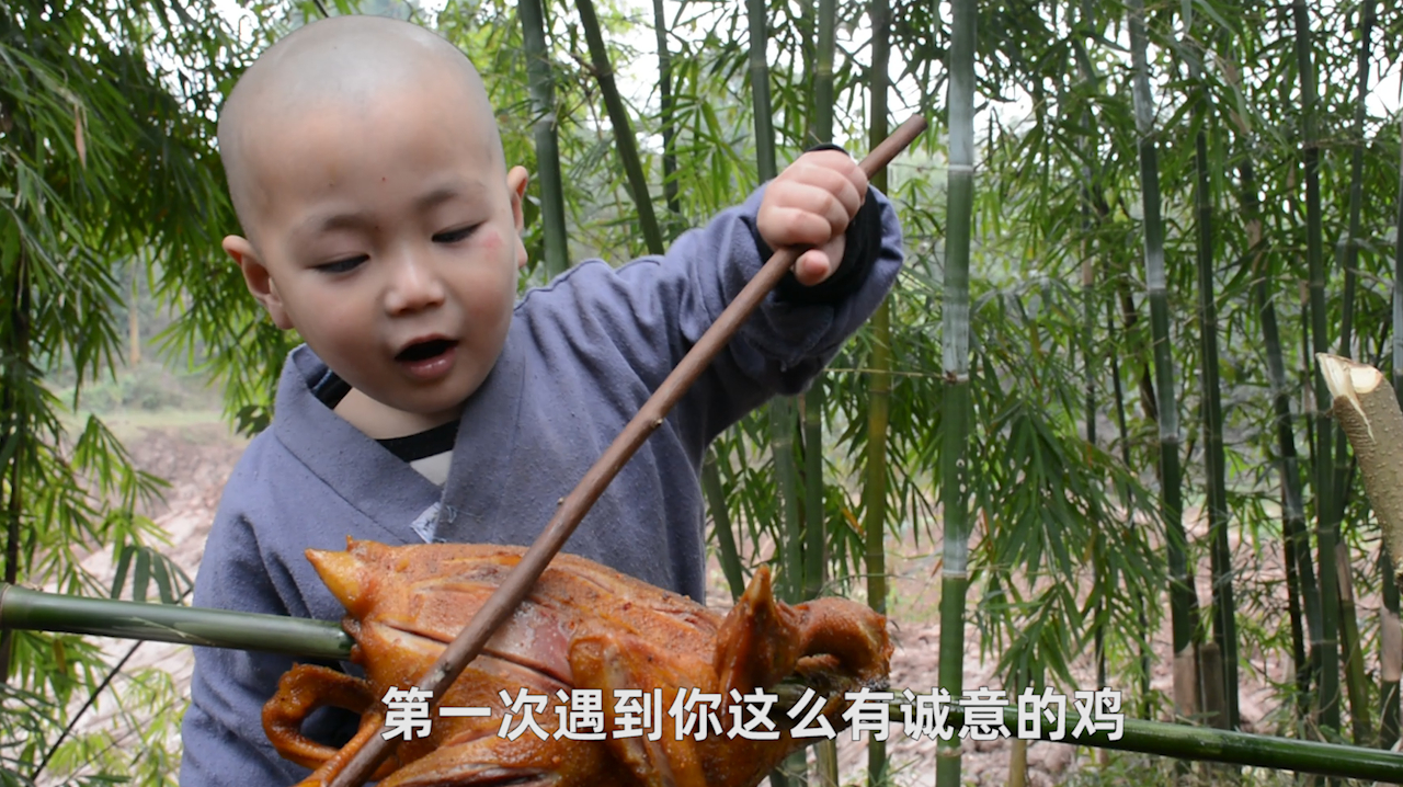 两岁小孩开饭店,千年鸡王过来吃饭,小孩却给它做了个烤鸡!