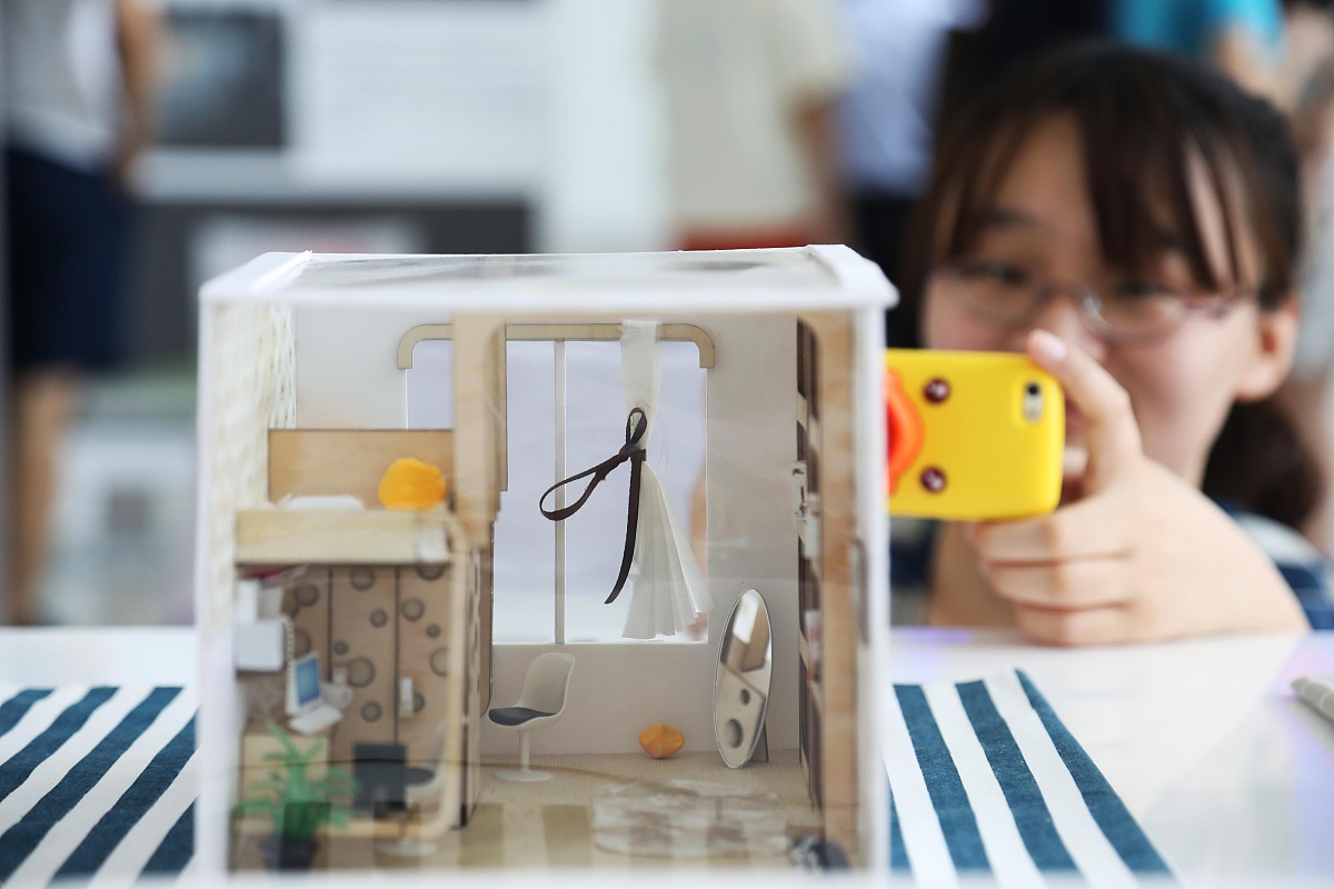 请给本科毕业论文《某高校图书馆信息管理系统的设计与实现》写一段评语论文质量一般