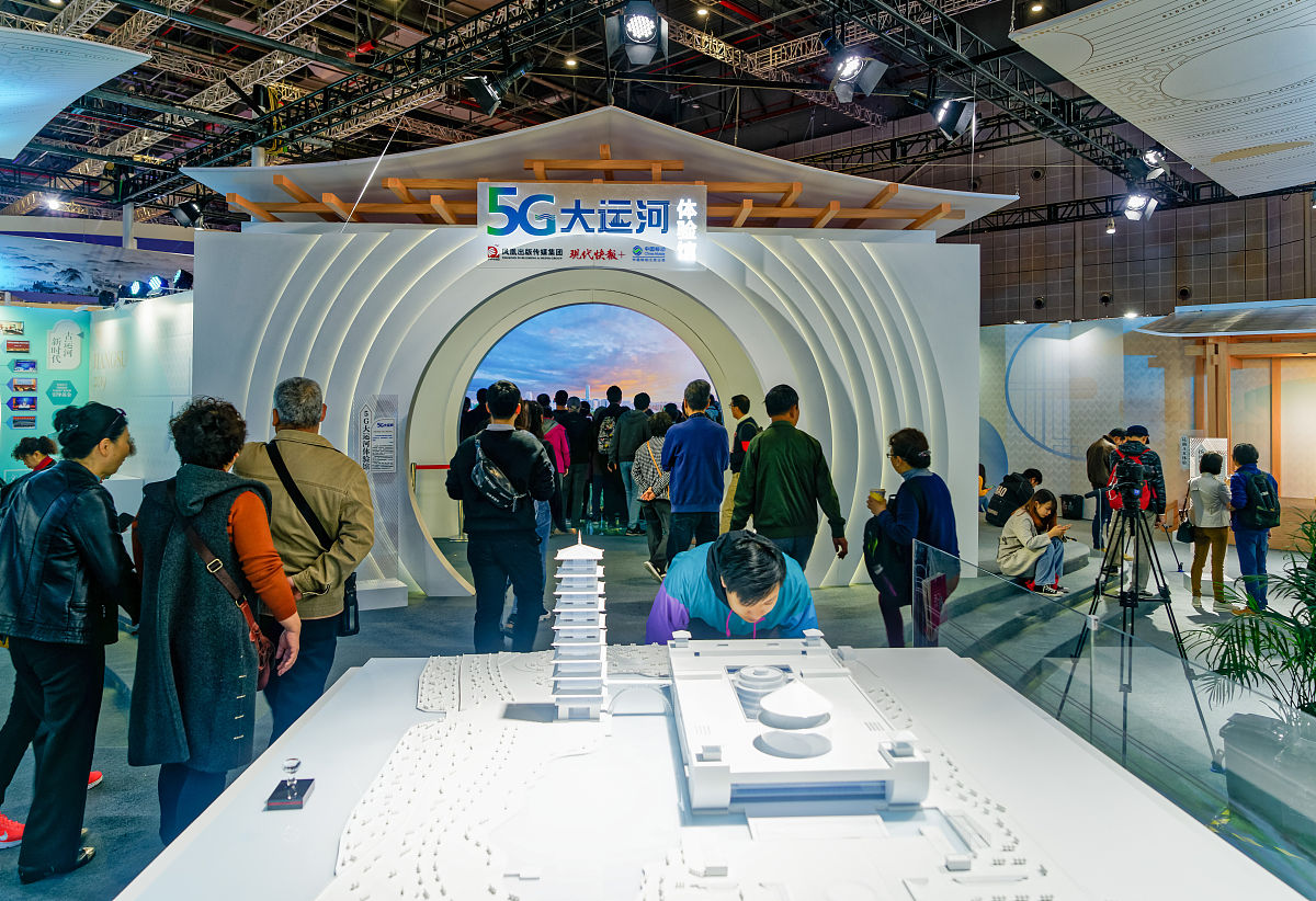 帮我写几个展现的同义词