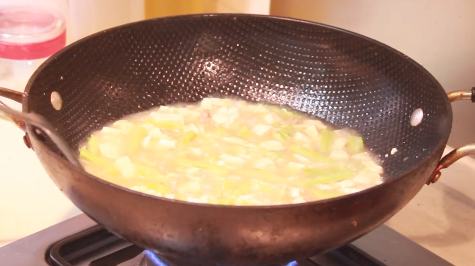 夏季消火的苦瓜瘦肉豆腐汤,喜欢吃苦瓜的别错过,比苦瓜炒肉好吃