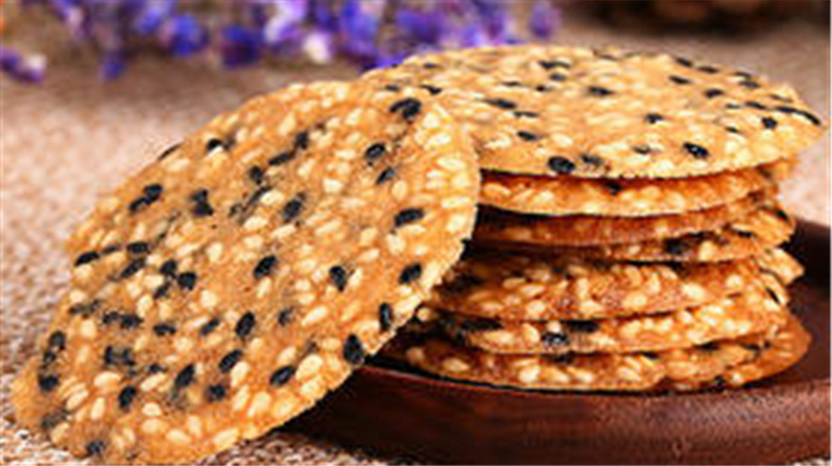 薄脆做法竟然这么简单,可烤可烙,又香又脆又解馋,再也不去买了