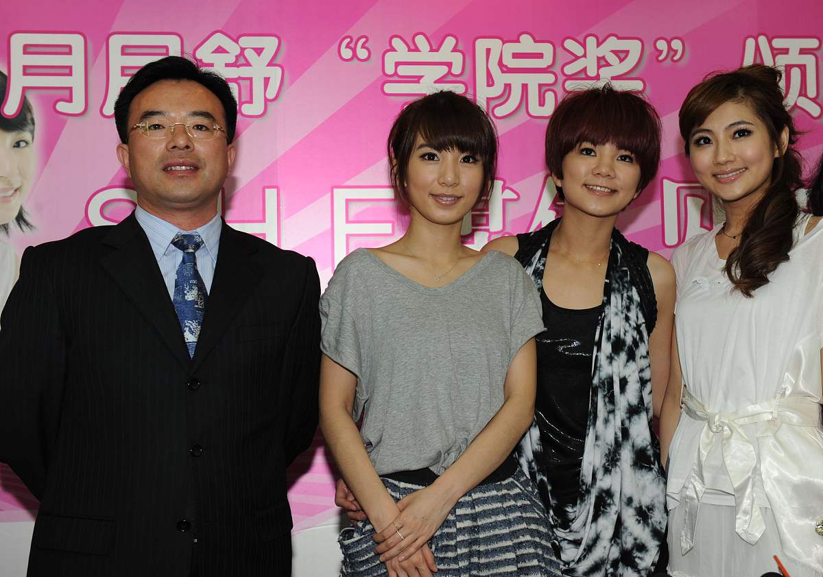 2010年6月25日,北京,台湾人气组合s<strong>h</strong>e出席第八届"中国大学生广告艺术