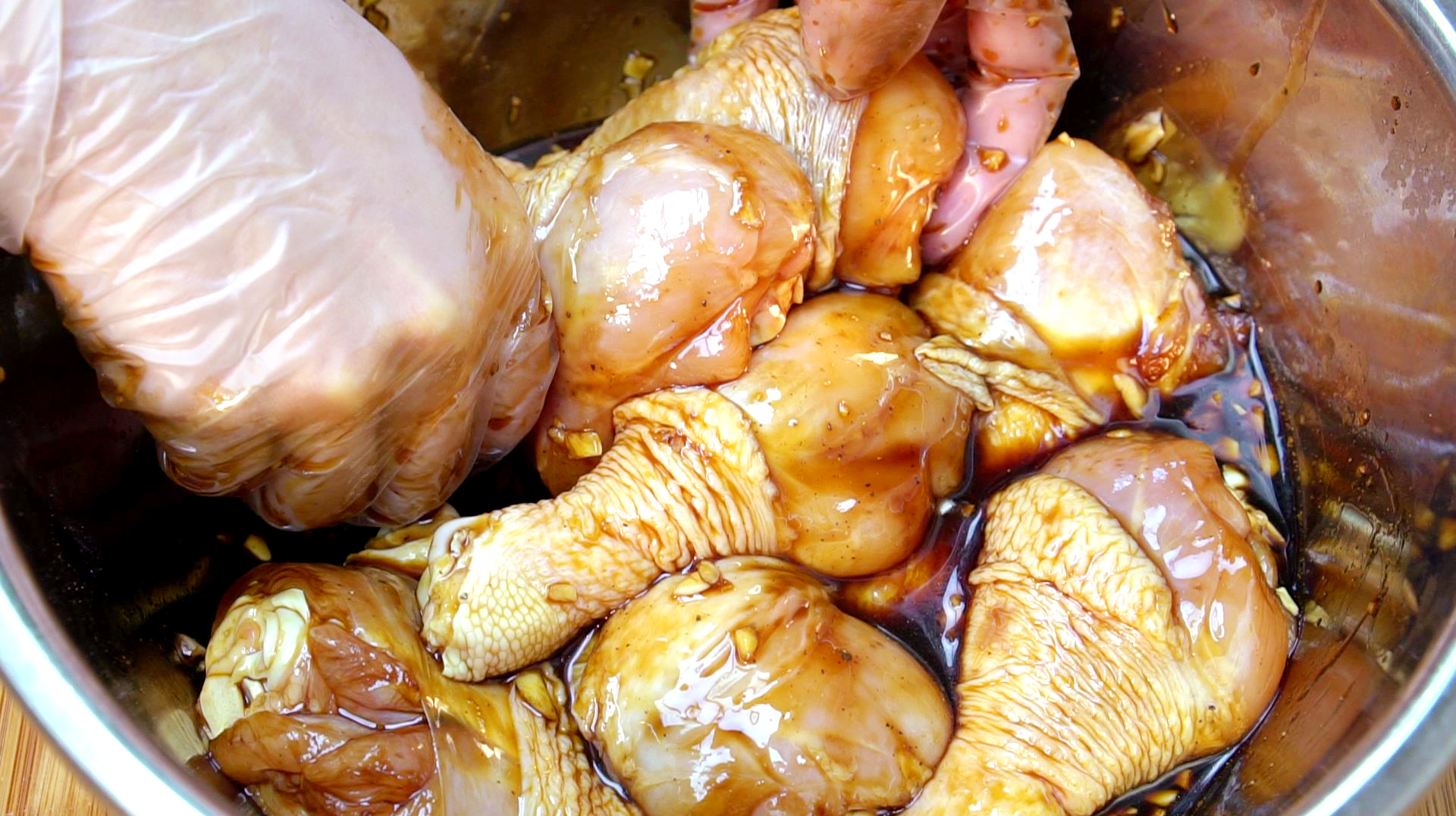 最近这款懒人鸡腿超火,出锅香味四溢,很多人一次能吃三四个