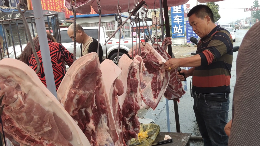 河南唐河猪肉价一路飙升,最新的价格是多少钱一斤?听听老板咋说