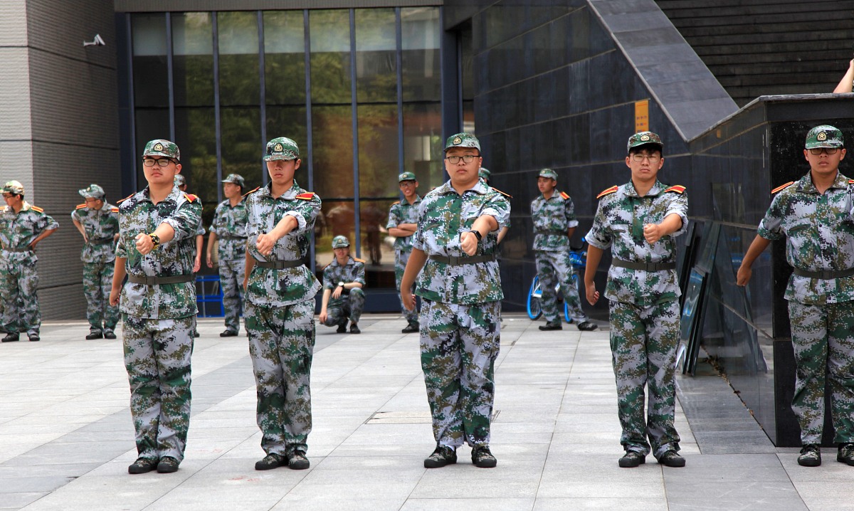作为国防大学高教类助教岗工作人员如何提升自己从哪些方面入手。