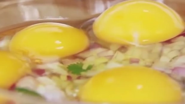 煎蛋时加入这个孩子每次吃不够,这次带来洋葱煎蛋,洋葱富含膳食纤维,增加饱腹感和促进排便,洋