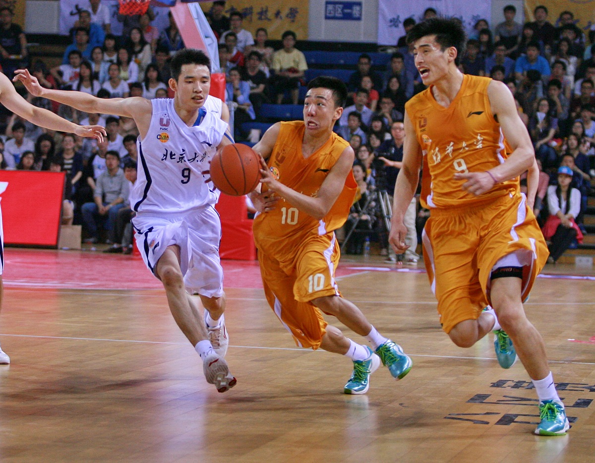 20条回复：高校气质大排行 清华北大浙大你更中意哪一款