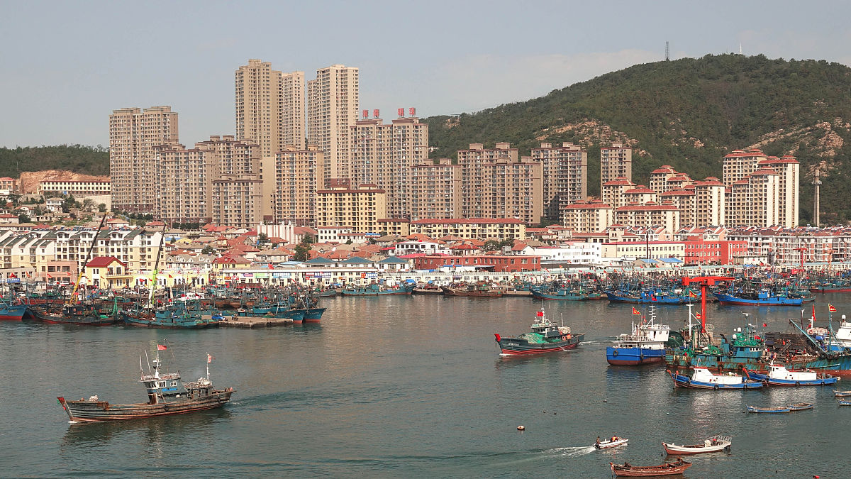 2019年9月1日,渔船从辽宁大连市龙王塘渔港陆续拔锚启航.