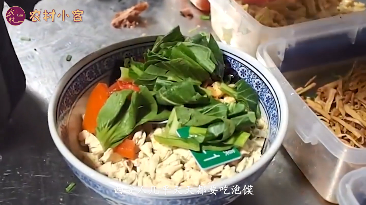 西安人气第一的小炒泡馍,吃一碗得等2小时,吃了决不会后悔!