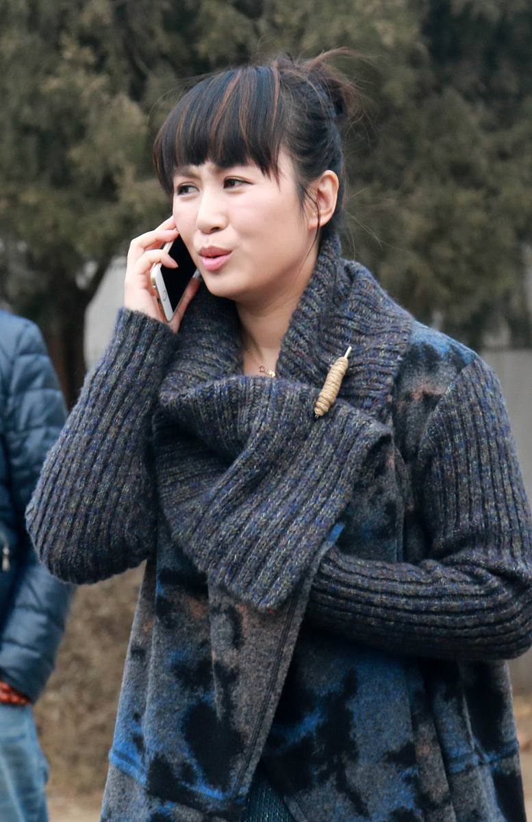 身家几十亿的女明星又是两位千亿富豪的千金嫁给穷小子遇到农村恶婆婆会如何