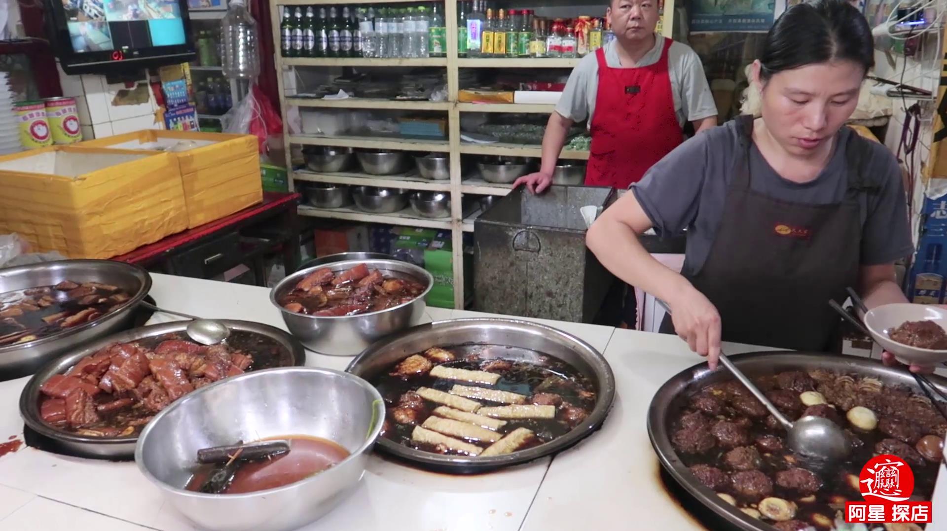 山东甏肉干饭,4大盆炖肉中午就卖光,1块3两,细绳绑肉入口即化