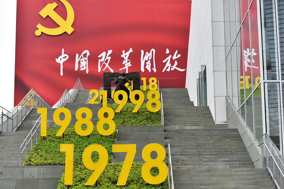 “互联网+”视阈下的大学生红色基因传承教育路径探索论文大纲